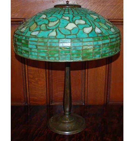 ORIGINAL TIFFANY TURNING LEAF TABLE LAMP